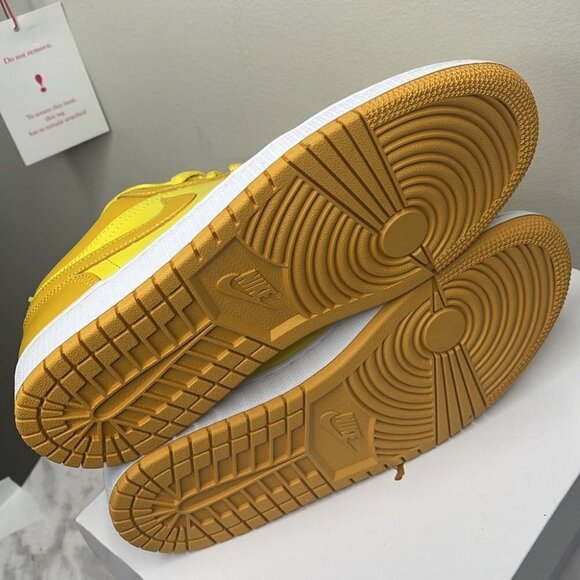 Jordan 1 Low Women's Yellow Strike - Picture 4 of 7